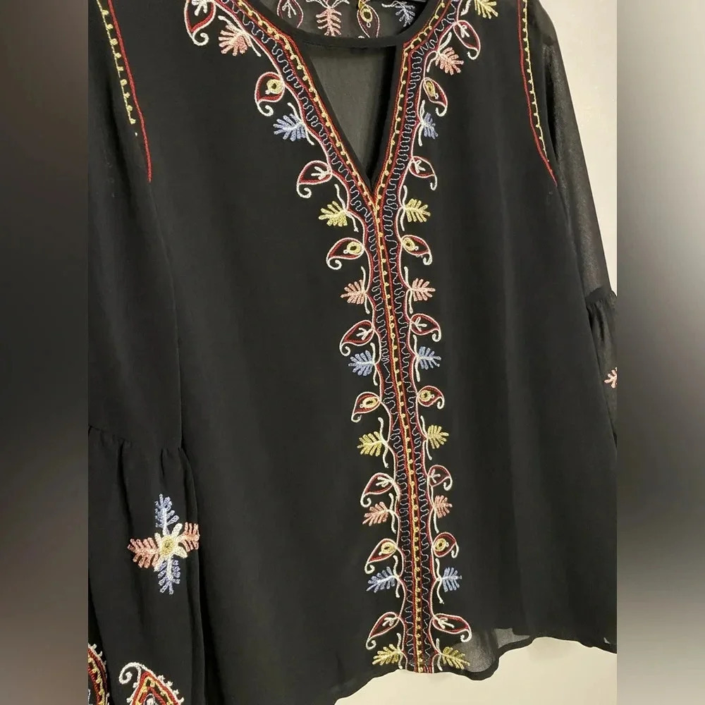 Love Sam Embroidered Peasant Top Black Sheer M boho feminine 70s‎ Anthropology - Picture 4 of 12